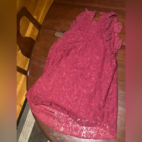 Maroon/wine lace top - Picture 4 of 4
